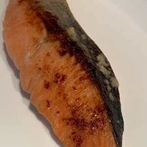 旨味たっぷり♡鮭の醤油麹漬け焼き